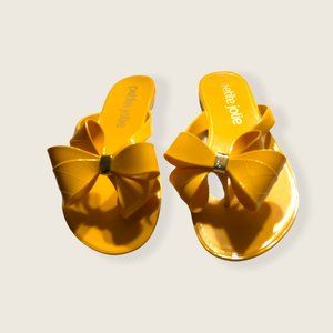 Petite Jolie yellow flipflops NWOT
